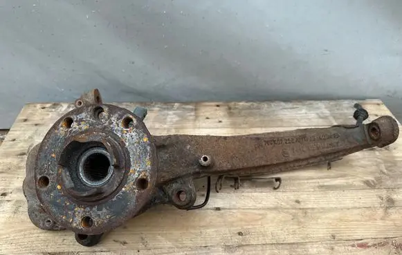 Front wheel hub spindle knuckle