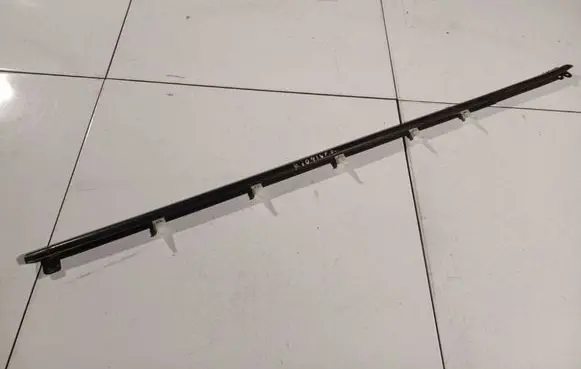 Hyundai Tiburon Front door glass trim molding 