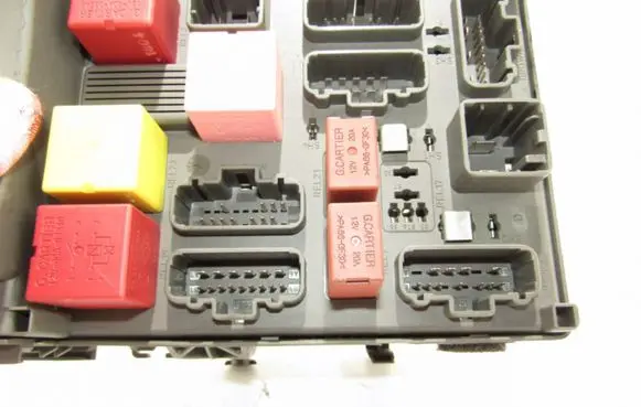 Renault Laguna II Fuse module 8200004201E