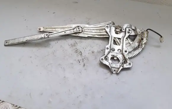Mitsubishi Pajero Sport I Front window lifting mechanism without motor NOCODE