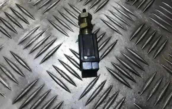Nissan Sunny Brake pedal sensor switch