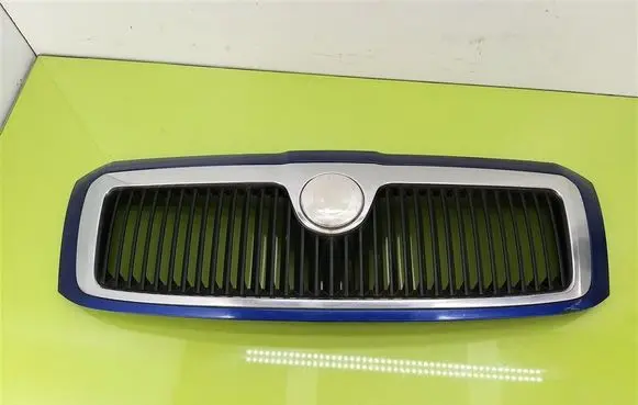 Skoda Superb B5 (3U) Front bumper upper radiator grill 3U0853480