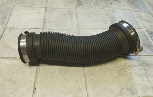 Opel Astra H Air intake hose/pipe 13105267 FT0023935