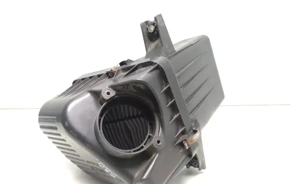 Suzuki Grand Vitara II Air filter box 67JA01