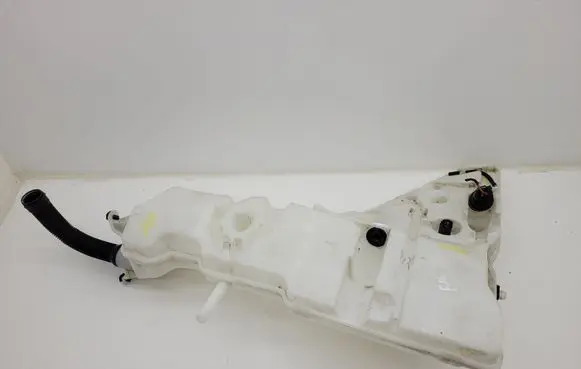 Windshield washer fluid reservoir/tank