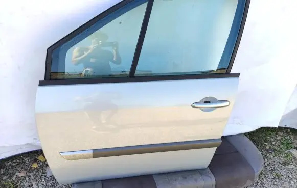 Renault Scenic II - Grand scenic II Front door