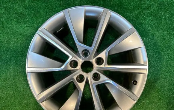 Skoda Octavia Mk3 (5E) R18 alloy rim 