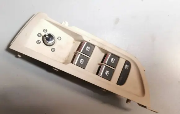 Wing mirror switch