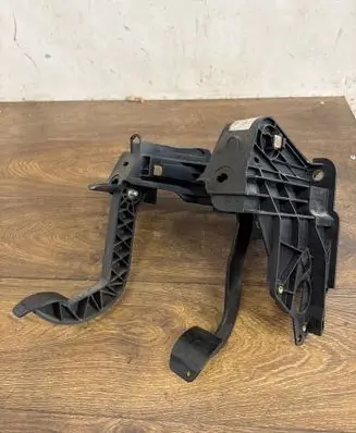 Renault Master III Pedal assembly 465105948r