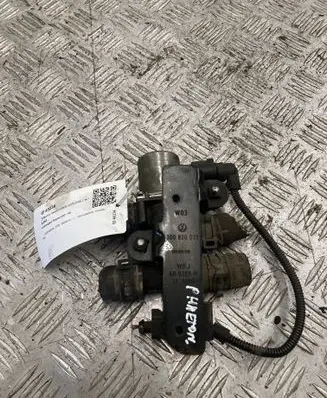 Volkswagen Phaeton Coolant heater control valve 3D0820035
