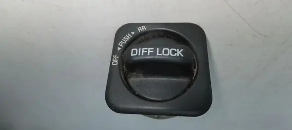 Toyota Land Cruiser (J100) Differential lock switch 