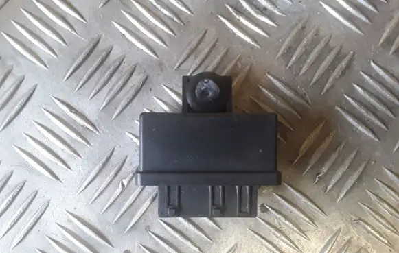 Citroen C3 Fuel pump relay 240107