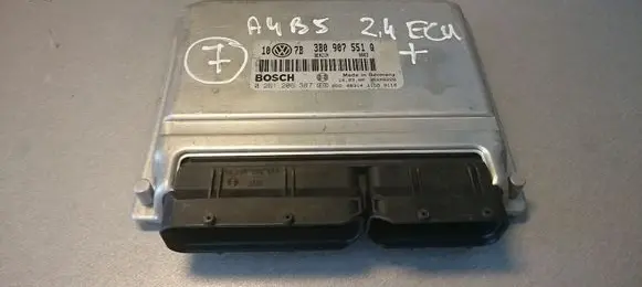 Audi A4 S4 B5 8D Engine control unit/module 3B0907551Q 0261206387