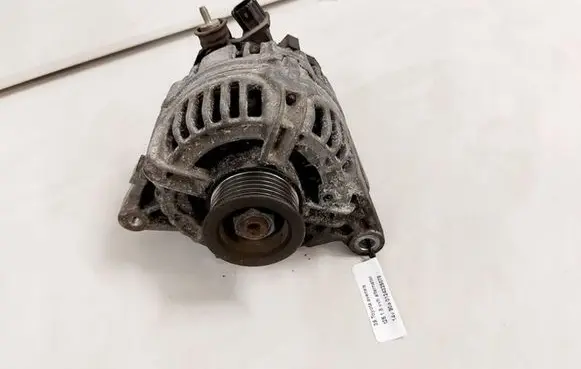 Toyota Avensis T250 Generator/alternator 0124325079