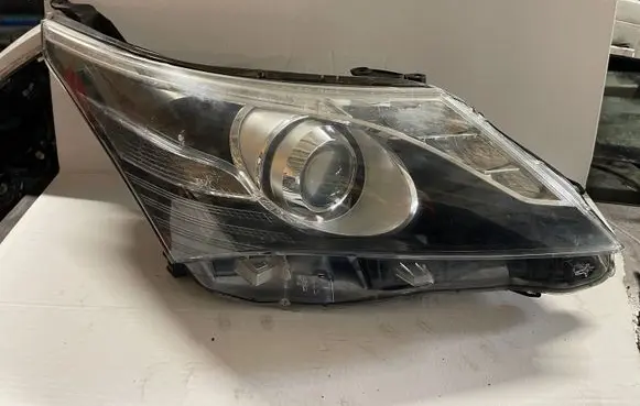 Toyota Avensis T270 Headlight/headlamp