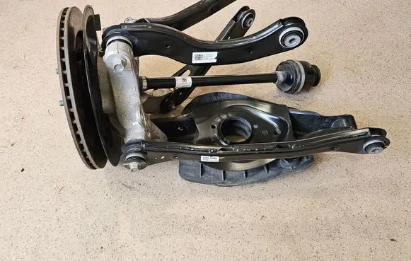 Rear wheel hub spindle/knuckle
