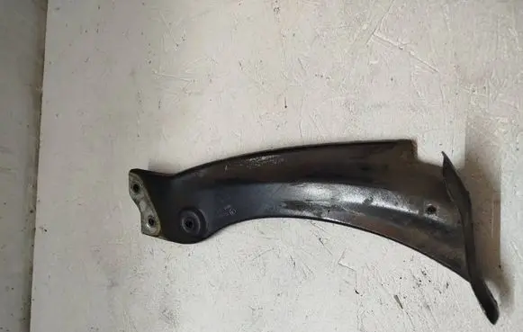 Skoda Superb B8 (3V) Fender mounting bracket 3V0821142