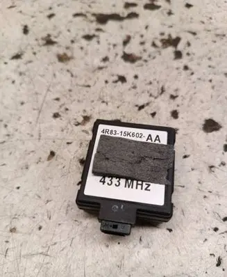 Jaguar XF X250 Antenna control unit 4R8315K602AA