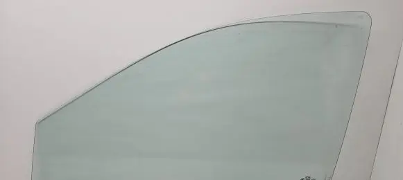KIA Sorento Front door window glass four-door