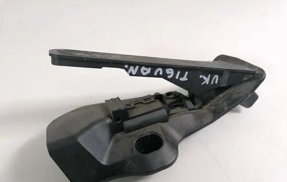 Volkswagen Tiguan Accelerator throttle pedal 1K2721503K