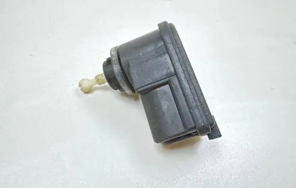 Ford Focus Headlight level adjustment motor XS4X13K198AB