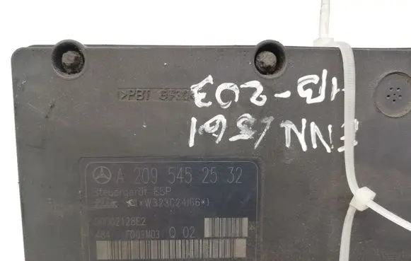 Mercedes-Benz C W203 ABS Pump A2095452532