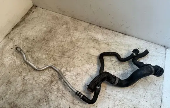 Engine coolant pipe/hose