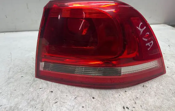 Volkswagen Touareg II Rear/tail lights 7P6945096G 90044768