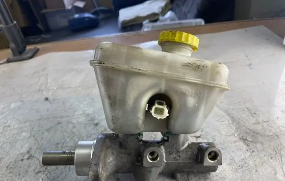 Master brake cylinder