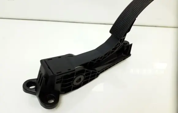 Mercedes-Benz ML W164 Accelerator throttle pedal A1643000004