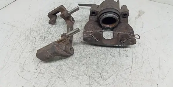 Volvo XC70 Front brake caliper 829