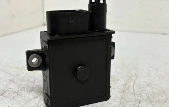 BMW 7 E65 E66 Glow plug pre-heat relay E2110022360