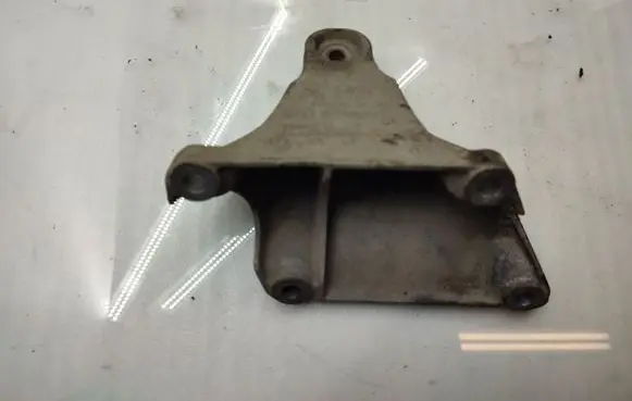 BMW X5 E53 Engine mounting bracket 6788610