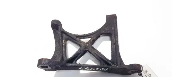 Toyota Avensis T250 Engine mounting bracket