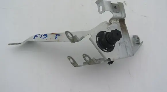 Fender mounting bracket