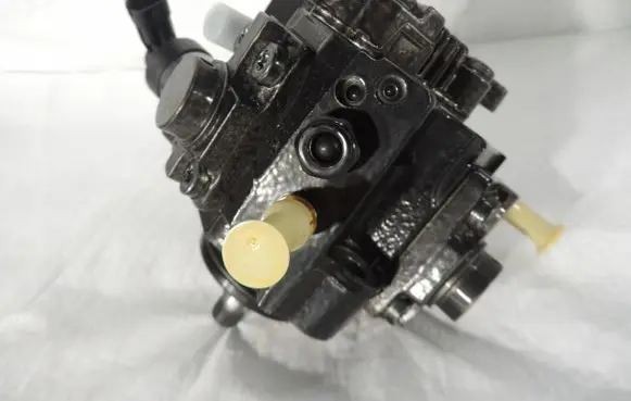 Opel Vivaro Fuel injection high pressure pump 93198624