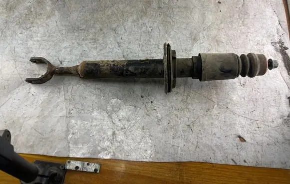 Volkswagen PASSAT B5 Front shock absorber/damper 3b0413031 3b0413031P
