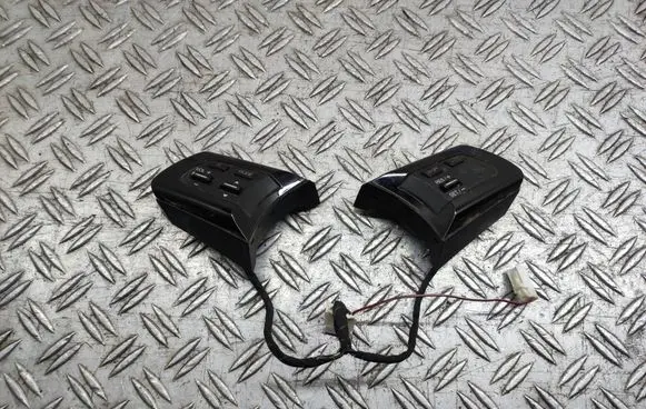 Mazda CX-7 Steering wheel buttons/switches EG27664M0 748K
