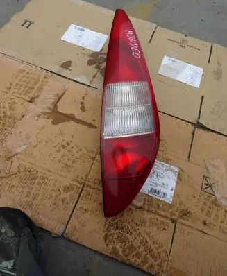 Ford Mondeo Mk III Rear/tail lights 1S71-13404-C 0374D