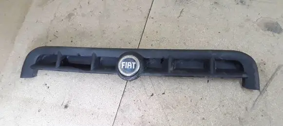 Fiat Doblo Front grill 735268388