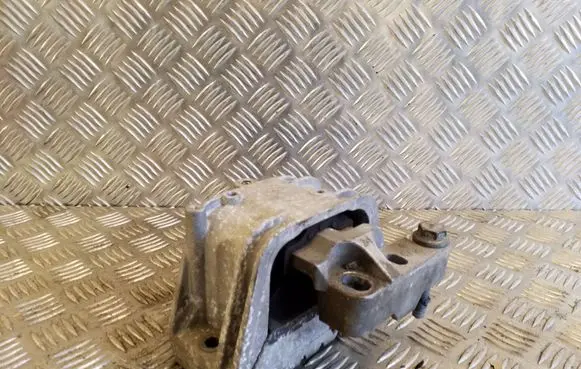 Skoda Octavia Mk2 (1Z) Engine mount bracket 1001990112 T10623297