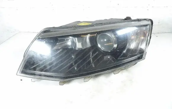 Skoda Octavia Mk3 (5E) Headlight/headlamp 5E1941015B