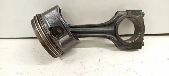 Mercedes-Benz E W124 Piston with connecting rod 1040304817 1020302420 1040305817