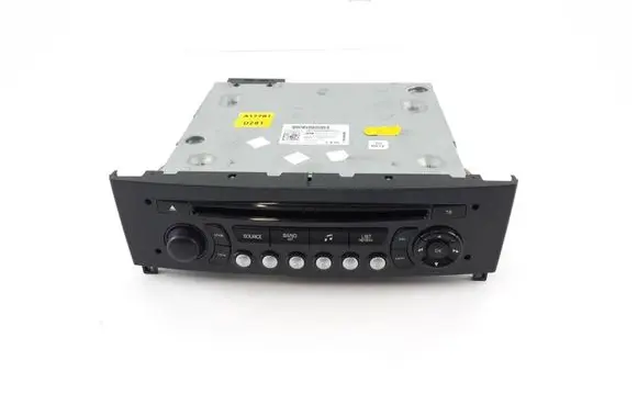 Radio/CD/DVD/GPS head unit