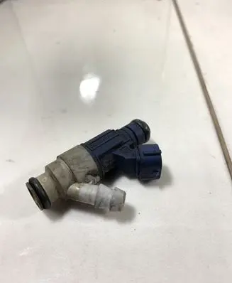 Volkswagen Golf IV Fuel injector 06A906031AC