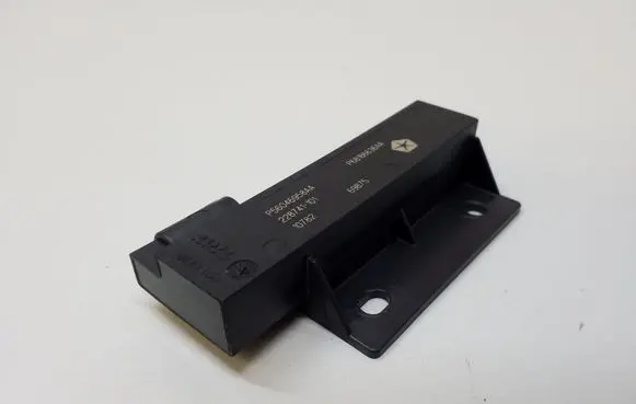 Jeep Cherokee Aerial antenna amplifier 68186636AA P68186636AA 56046958AA