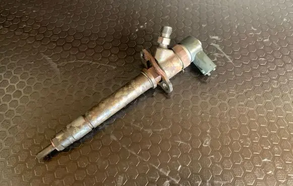 Volvo XC90 Fuel injector 8658352