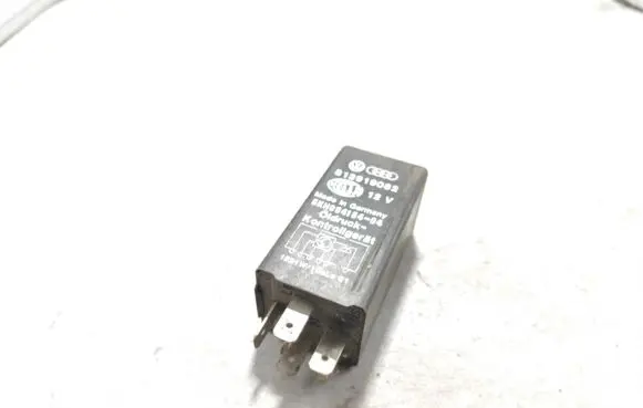 Audi 80 90 B3 Hazard warning light relay 813919082 5KH00415404