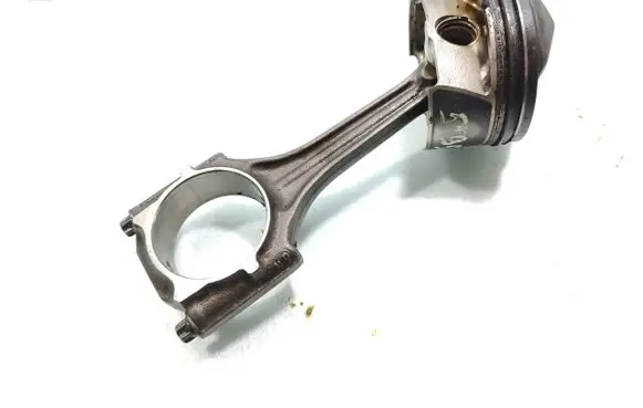 Volkswagen Golf V Piston with connecting rod 
