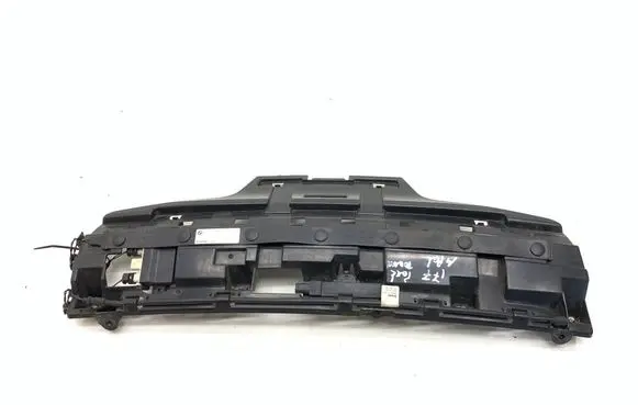 Rear bumper mounting bracket